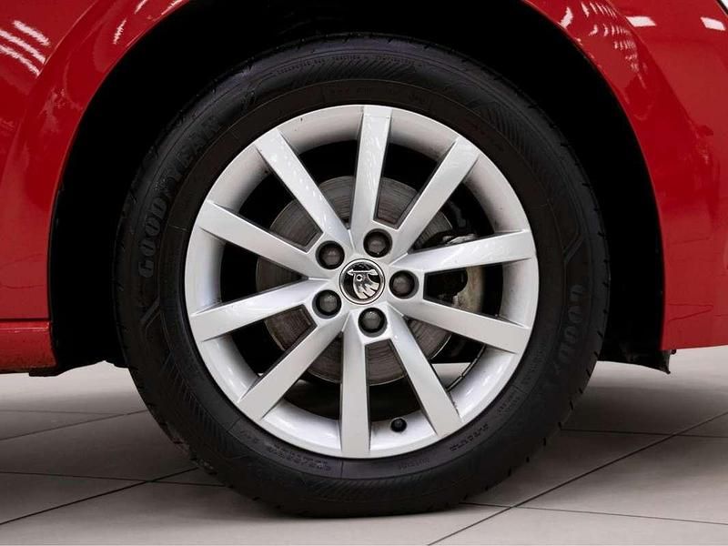 Usado Skoda Scala Ambition 150 CV (110 kW) 2023 Rojo Utilitario