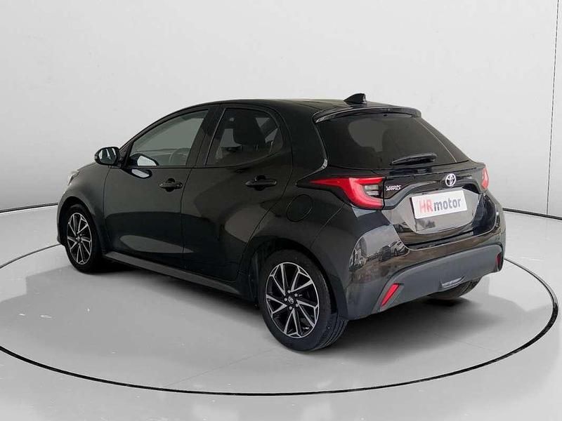 Usado Toyota Yaris Design 125 CV (91 kW) 2023 Negro Utilitario