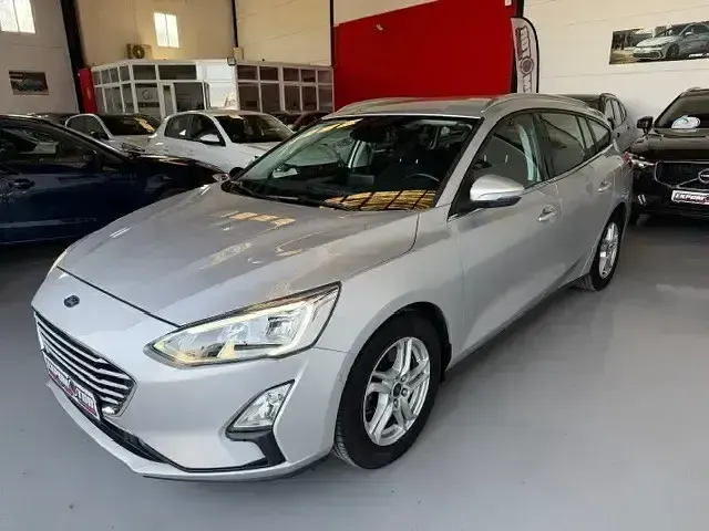 Usado Ford Focus Trend 100 CV (73 kW) 2019 Gris