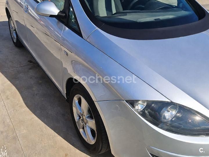 Usado Seat Altea Reference 105 CV (77 kW) 2007 Gris / plata Monovolumen