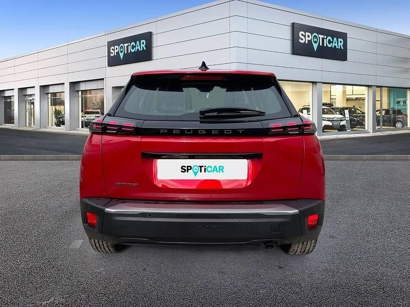 Usado Peugeot 2008 Active 100 CV (73 kW) 2023 Rojo SUV