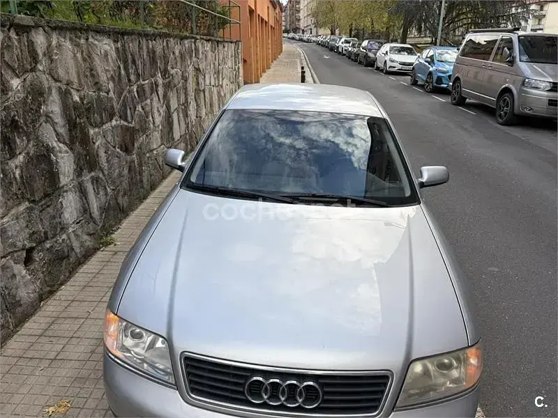 Usado Audi A6 165 CV (121 kW) 2000 Gris / plata Berlina