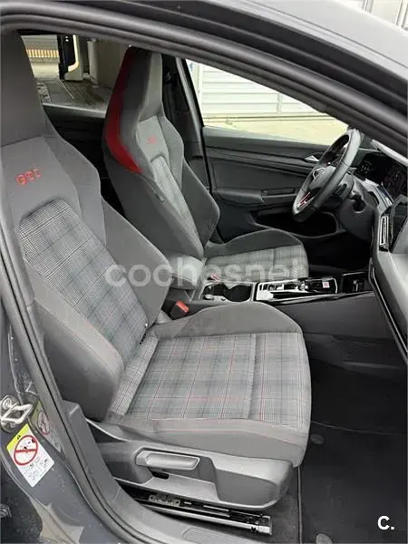 Usado VW Golf VIII GTI 245 CV (180 kW) 2024 Gris / plata Berlina