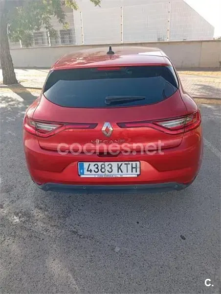 Usado Renault Mégane LIMITED 115 CV (84 kW) 2019 Rojo Berlina