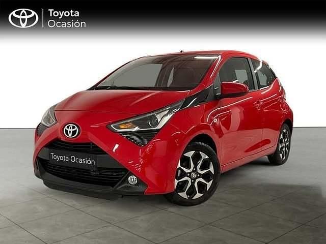 Usado Toyota Aygo X-play 72 CV (52 kW) 2021 Rojo Utilitario