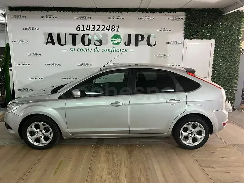 Usado Ford Focus Trend 109 CV (80 kW) 2009 Gris / plata Berlina