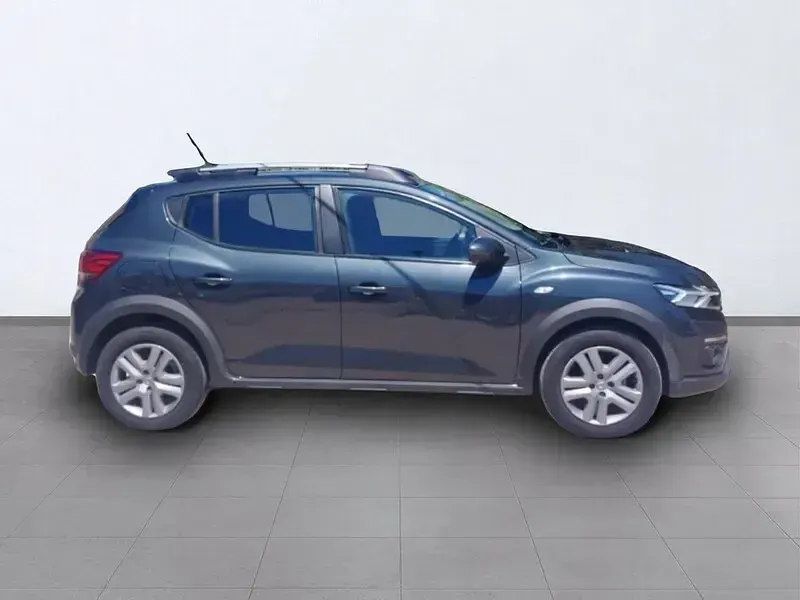 Usado Dacia Sandero Comfort 91 CV (66 kW) 2022 Megre Berlina