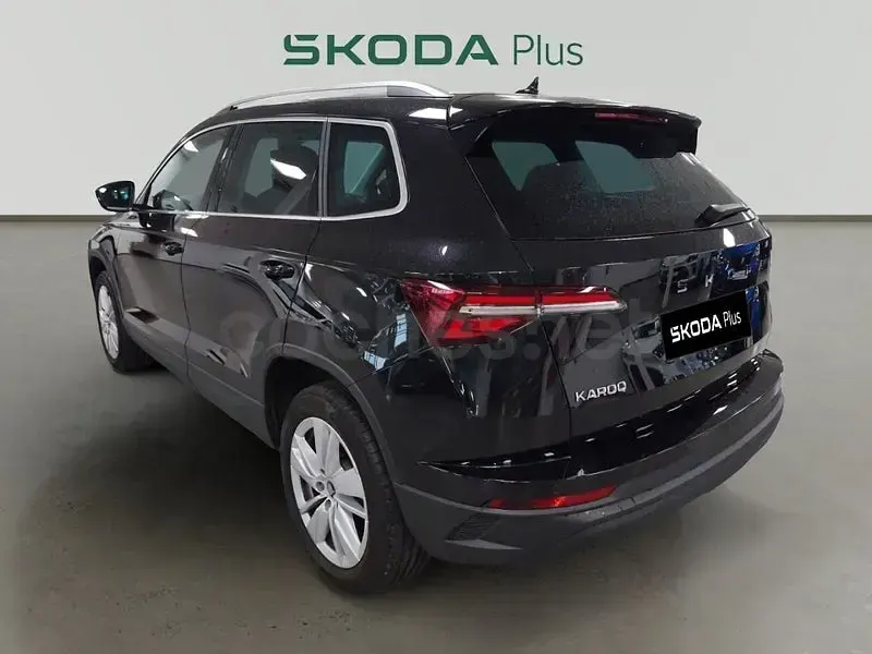 Usado Skoda Karoq Selection 150 CV (110 kW) 2025 Negro SUV