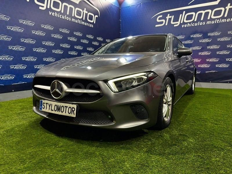 Usado Mercedes A180 116 CV (85 kW) 2020 Gris / plata Berlina