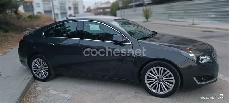 Usado Opel Insignia Excellence 140 CV (102 kW) 2014 Gris / plata Berlina