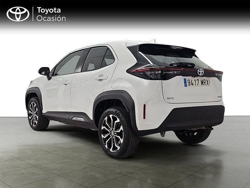 Usado Toyota Yaris Active 116 CV (85 kW) 2024 Blanco Utilitario