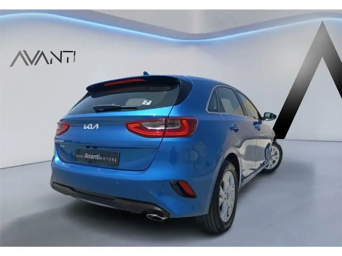 Usado Kia Ceed 136 CV (100 kW) 2025 Azul Utilitario