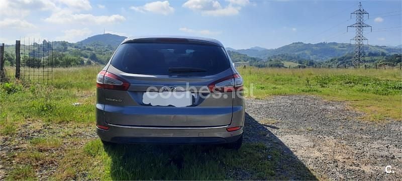 Usado Ford Mondeo Sport 163 CV (119 kW) 2012 Marrón Familiar