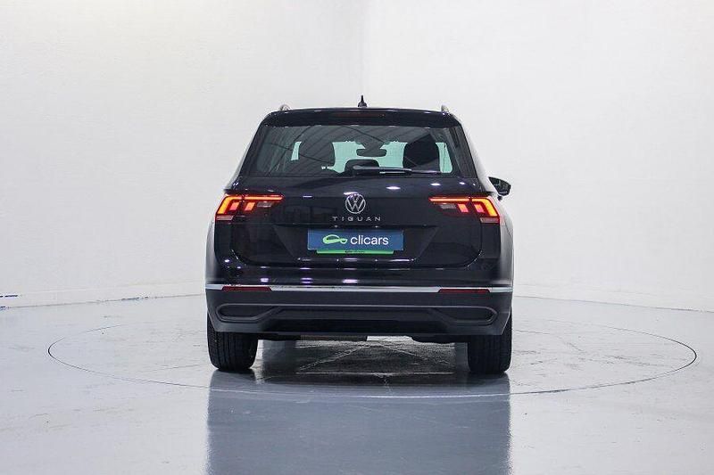 Usado VW Tiguan Life 150 CV (110 kW) 2022 Negro SUV