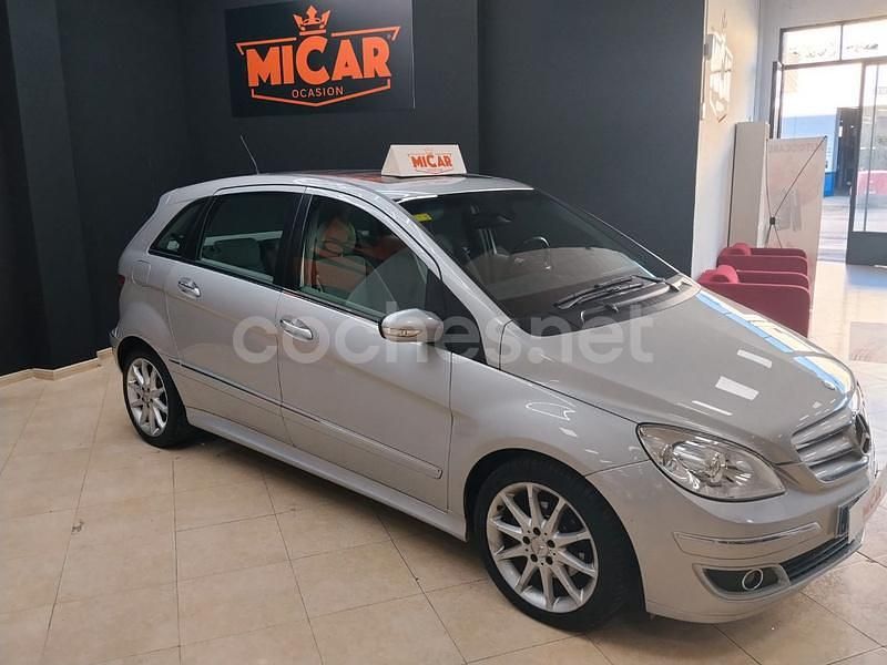 Usado Mercedes B200 140 CV (102 kW) 2007 Gris / plata Monovolumen