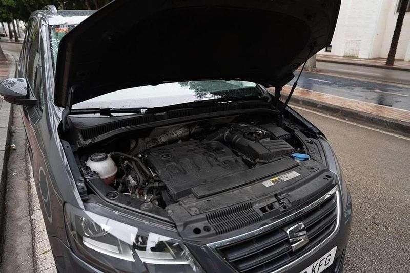 Usado Seat Alhambra Style 150 CV (110 kW) 2017 Gris Monovolumen