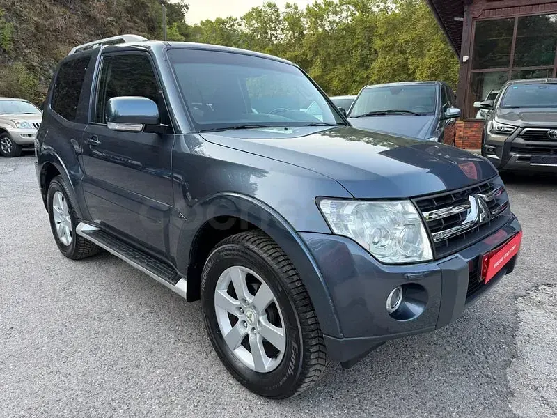 Usado Mitsubishi Montero Intense 170 CV (125 kW) 2008 Azul SUV