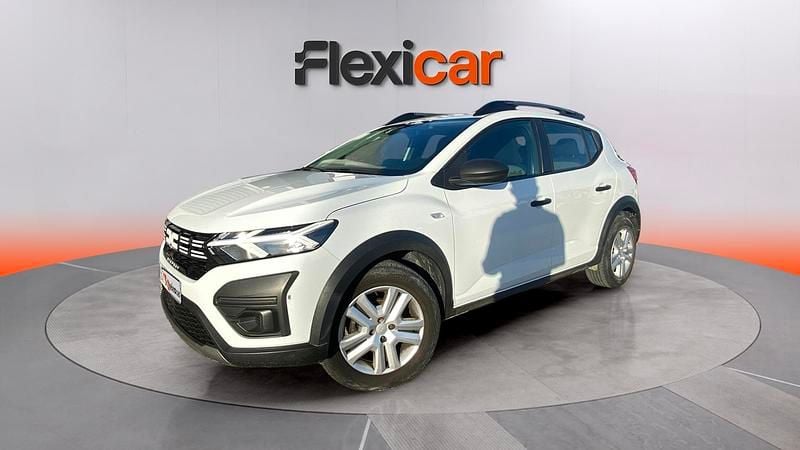 Usado Dacia Sandero Expression 101 CV (74 kW) 2023 Blanco Berlina