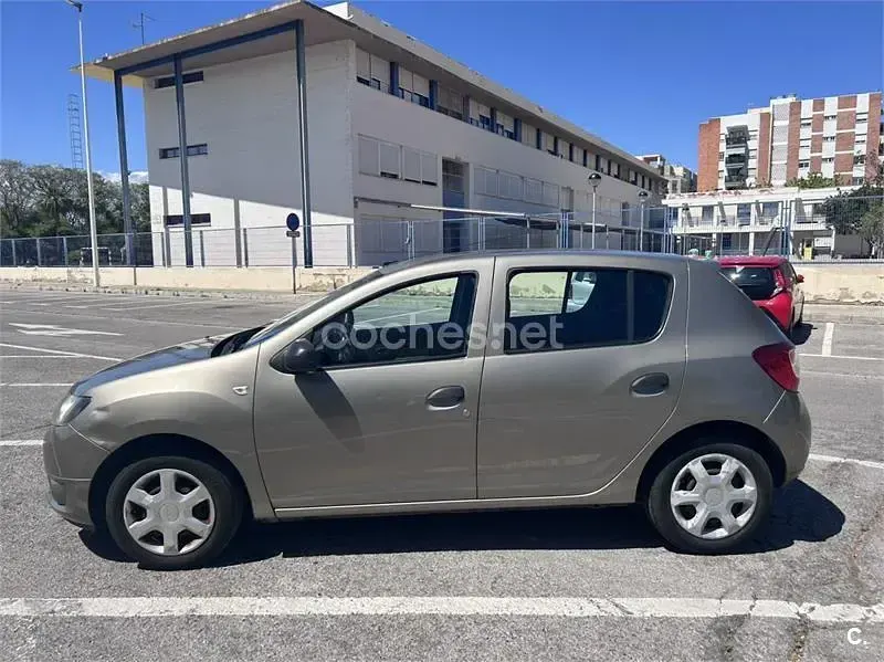 Używany Dacia Sandero Ambiance 75 KM (55 kW) 2013 Beżowy Sedan/Limuzyna
