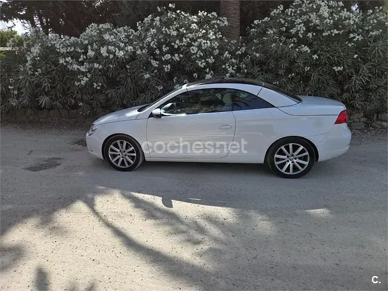 Usado VW Eos 140 CV (102 kW) 2010 Blanco Descapotable