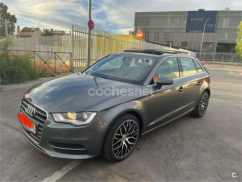 Gris / plata Usado 2015 Audi A3 Sportback g-tron Ambition Berlina | 13.600 € (Precio justo) - Imagen 1/4