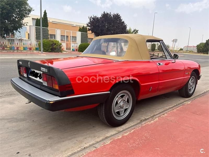 Usado Alfa Romeo Spider 128 CV (94 kW) 1984 Rojo Descapotable