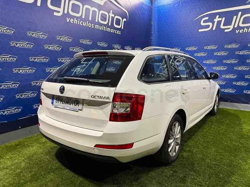 Usado Skoda Octavia Ambition 115 CV (84 kW) 2016 Blanco Familiar
