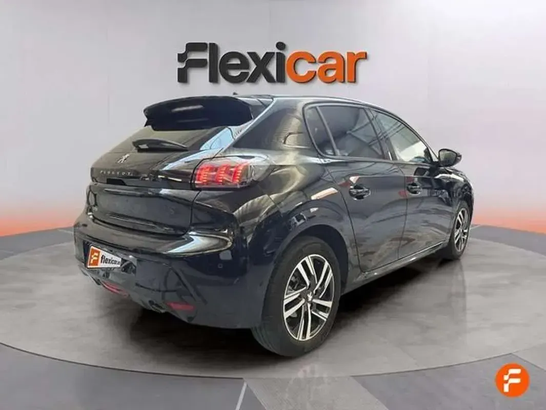 Usado Peugeot 208 Allure 101 CV (74 kW) 2021 Negro Utilitario