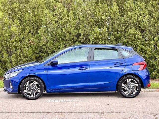 Usado Hyundai i20 101 CV (74 kW) 2022 Azul Utilitario