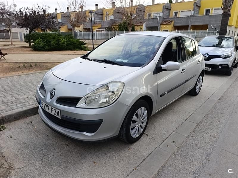 Usado Renault Clio II 85 CV (62 kW) 2008 Blanco Berlina