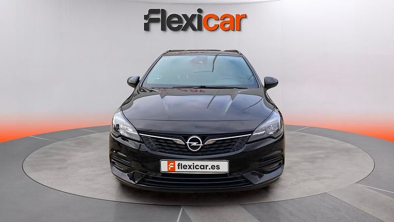 Usado Opel Astra Selective 145 CV (106 kW) 2020 Negro Familiar