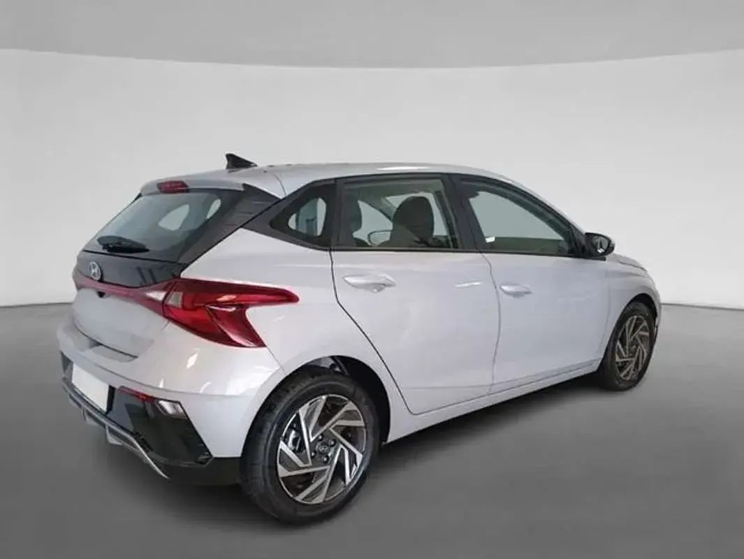 Begagnad Hyundai i20 101 HK (74 kW) 2025 Grå Halvkombi
