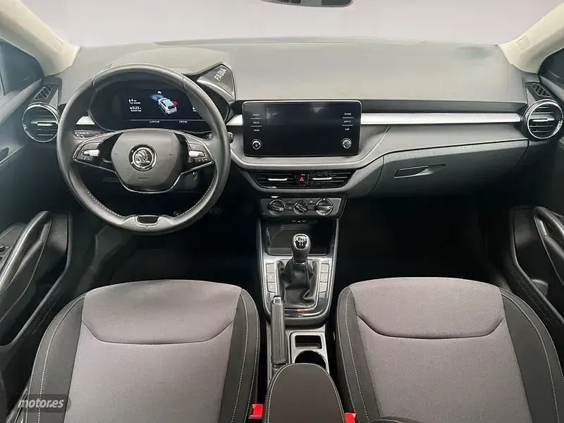 Usado Skoda Fabia Selection 95 CV (69 kW) 2024 Blanco Utilitario