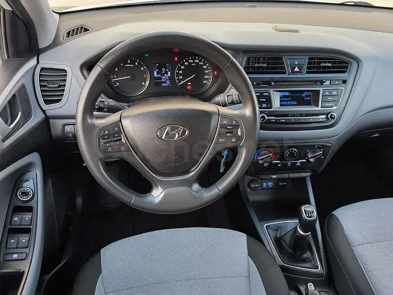 Usado Hyundai i20 84 CV (61 kW) 2016 Blanco Berlina