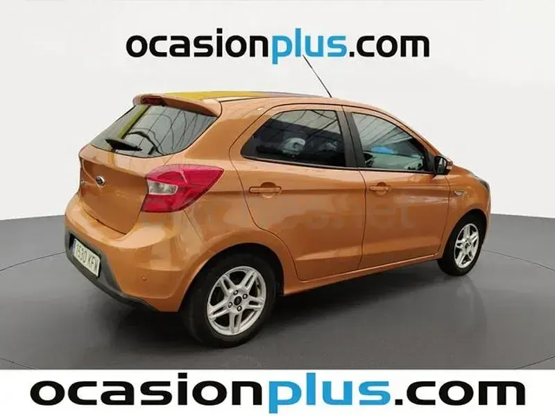 Usado Ford Ka Plus Ultimate 85 CV (62 kW) 2017 Marrón Utilitario