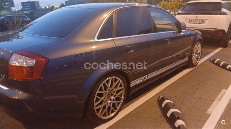 Usado Audi A4 130 CV (95 kW) 2002 Azul Berlina