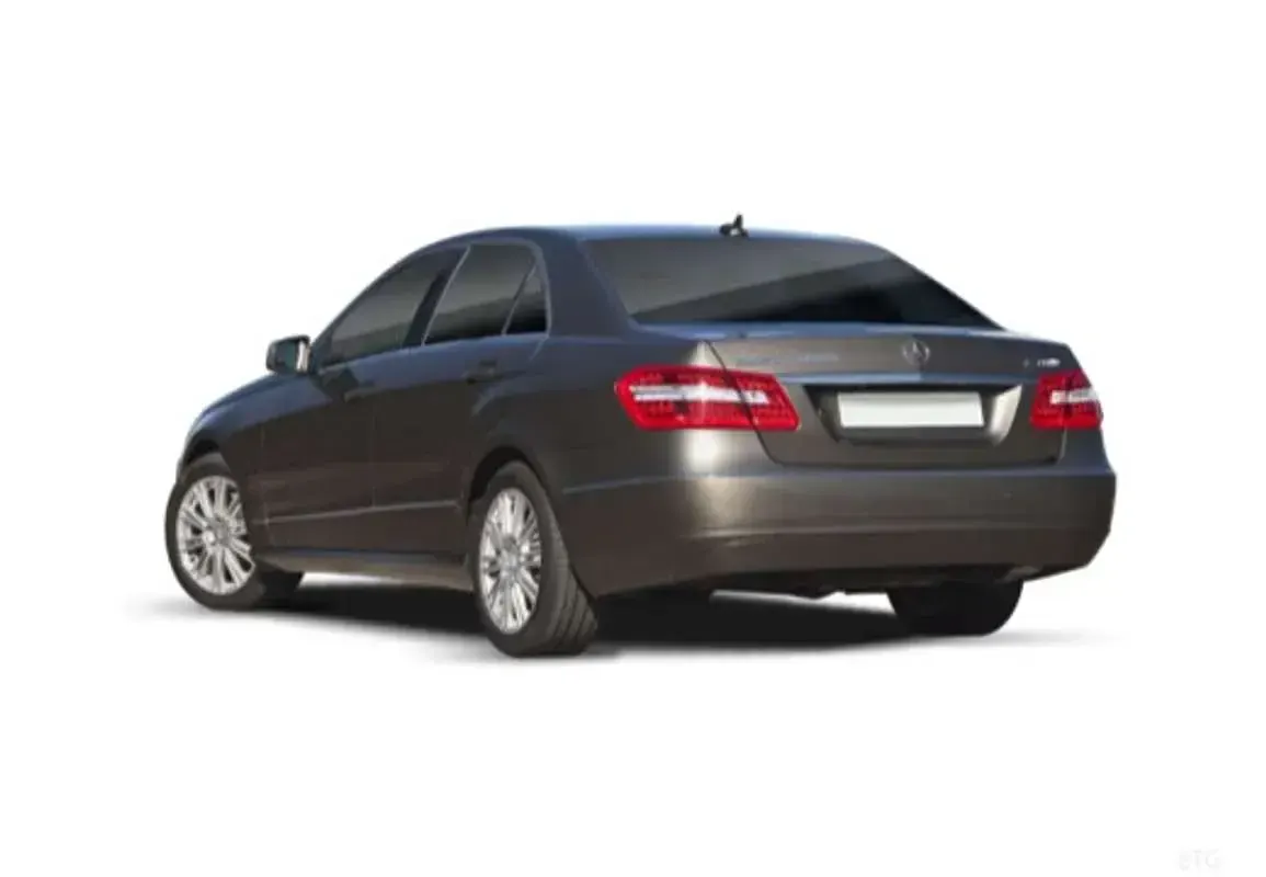 Usado Mercedes E220 170 CV (125 kW) 2010 Gris Berlina