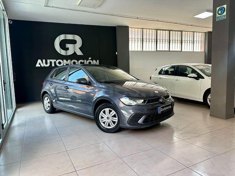 Usado VW Polo 95 CV (69 kW) 2021 Gris / plata Utilitario