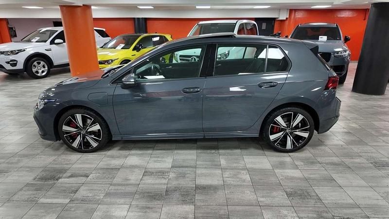 Usado VW Golf VIII GTE 245 CV (180 kW) 2021 Gris Utilitario
