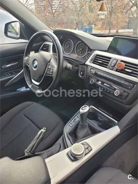 Usado BMW 318 143 CV (105 kW) 2013 Azul Familiar