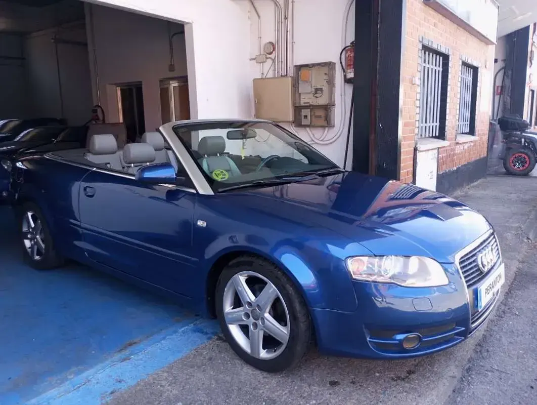 Usado Audi A4 Cabriolet 140 CV (102 kW) 2006 Azul Descapotable