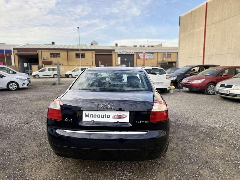 Usado Audi A4 131 CV (96 kW) 2005 Negro Berlina