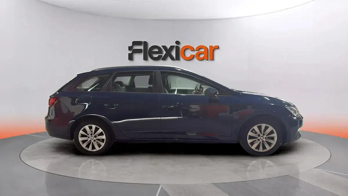 Usado Seat Leon ST Style 130 CV (95 kW) 2019 Azul Familiar