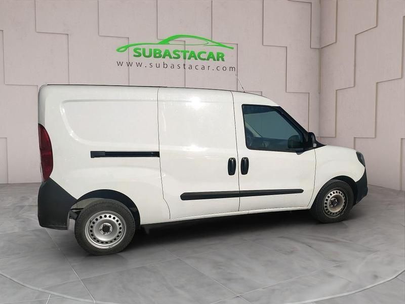 Usado Fiat Doblò 106 CV (77 kW) 2021 Blanco Monovolumen