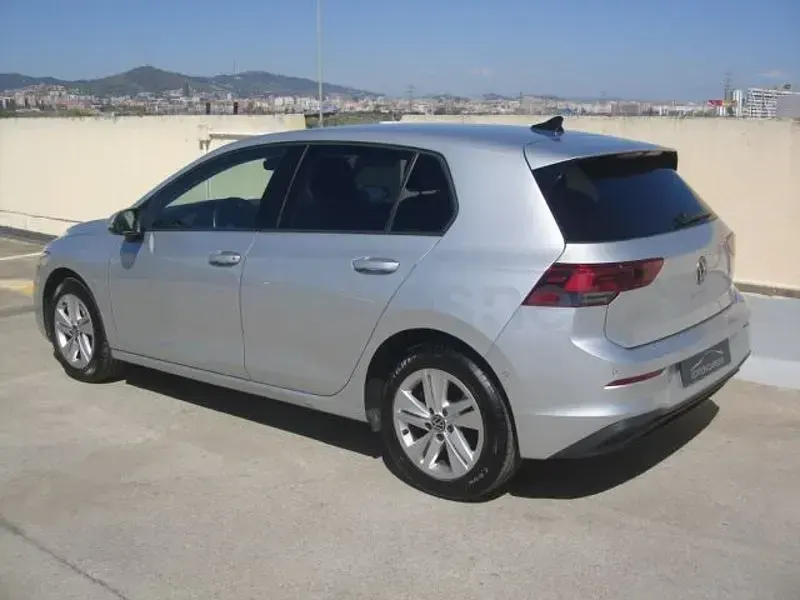 Usado VW Golf VIII Life 110 CV (80 kW) 2023 Gris / plata Berlina