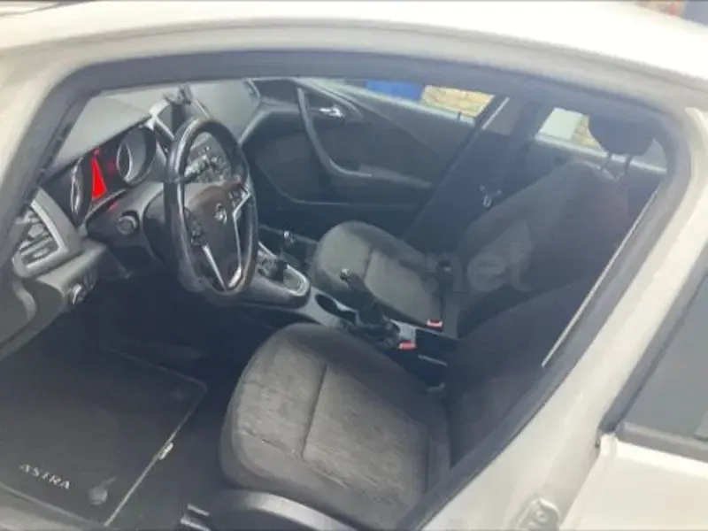 Usado Opel Astra Business 110 CV (80 kW) 2016 Blanco Berlina