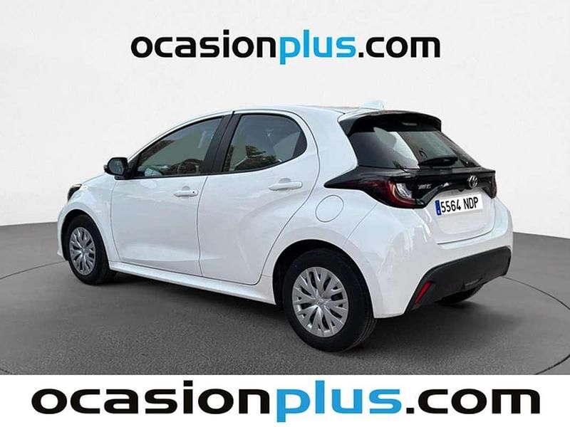 Käytetty Toyota Yaris Active 69 HP (50 kW) 2023 Valkoinen Viistoperä