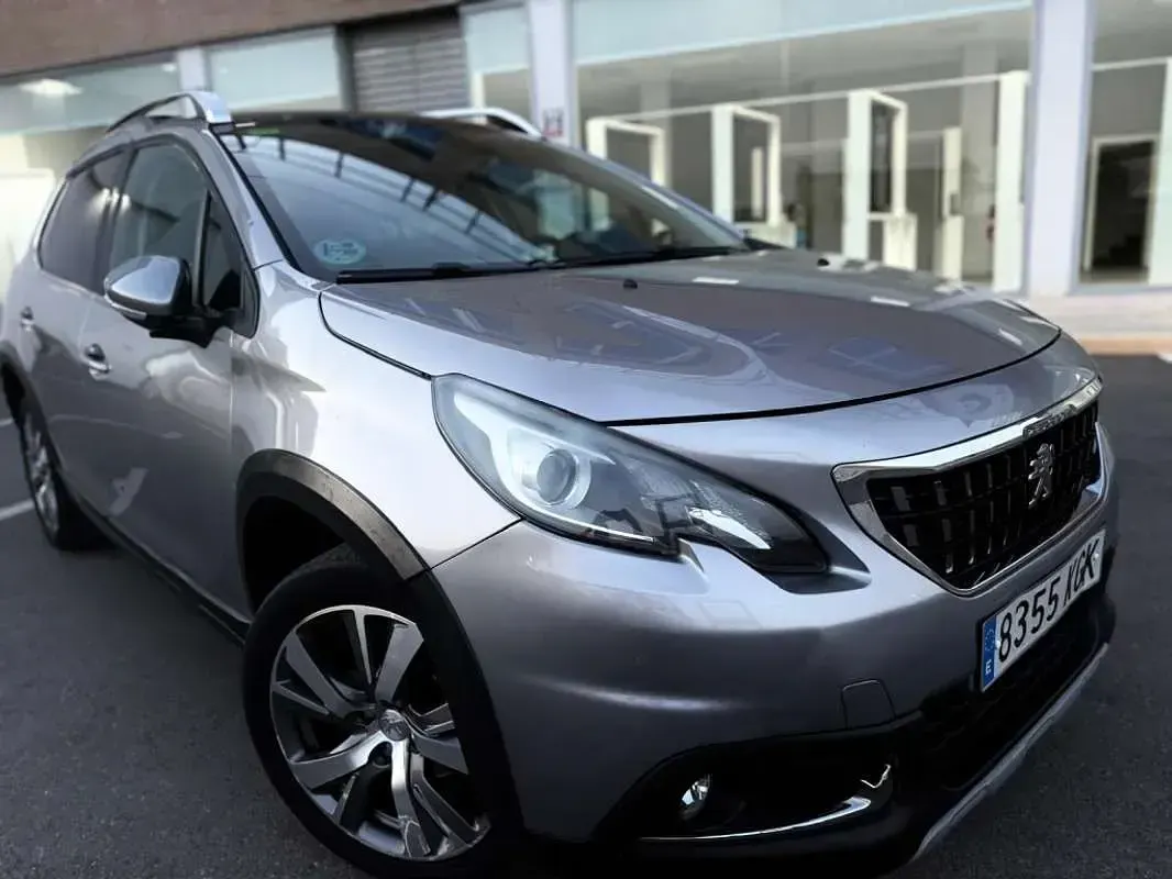 Usado Peugeot 2008 Active 100 CV (73 kW) 2018 Gris SUV