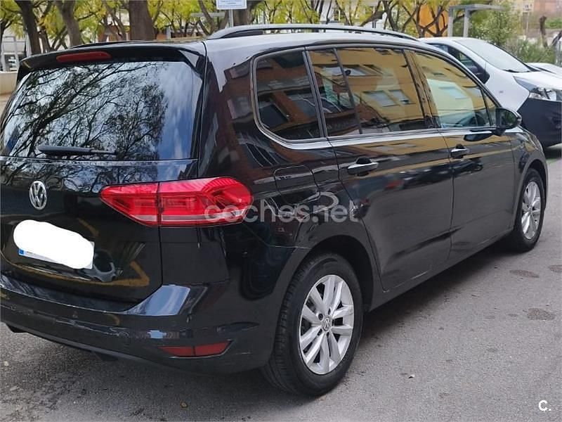 Usado VW Touran Advance 110 CV (80 kW) 2016 Negro Monovolumen
