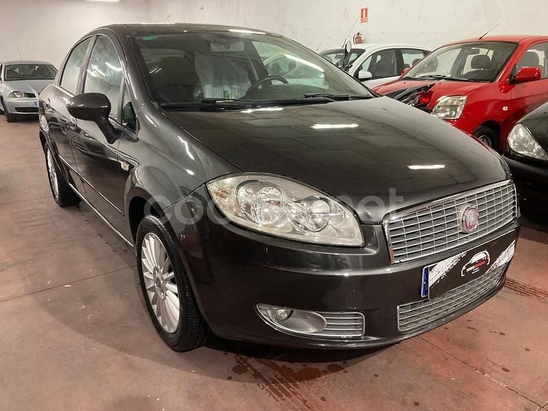 Usado Fiat Linea Active 77 CV (56 kW) 2012 Verde Berlina